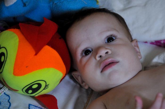 La lactancia materna exclusiva y prolongada es el mejor alimento que ante esta situación se puede proporcionar al bebé, ya que representa una de las intervenciones más eficaces para mejorar la salud y la supervivencia de los recién nacidos y niños pequeño