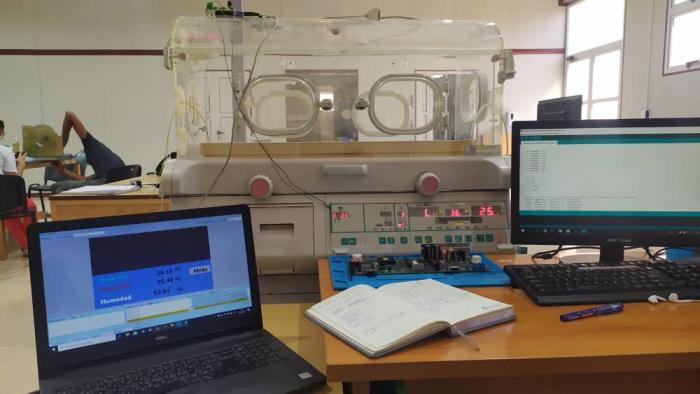 Una incubadora para bebés prematuros o neonatos es un equipo fundamental de una unidad de tratamiento intensivo neonatal.