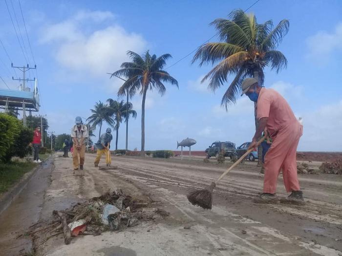 Labores de recuperación en Manzanillo