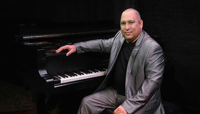 «¡Viva Cuba! ¡Patria o muerte!», fueron las palabras de despedida de este músico al concluir la presentación del disco.