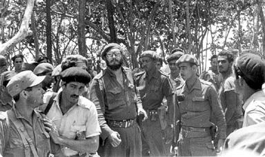 Fidel en Playa Girón-1961 Publicada: G.I. 25/03/2001 Fide4372