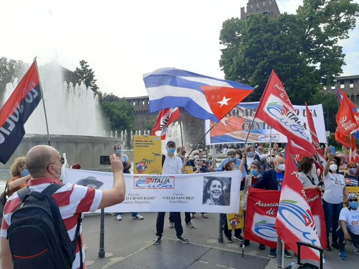 Masiva manifestación ocurrió en Italia en apoyo a Cuba y en contra del bloqueo. Foto tomada del facebook Siempre con Cuba