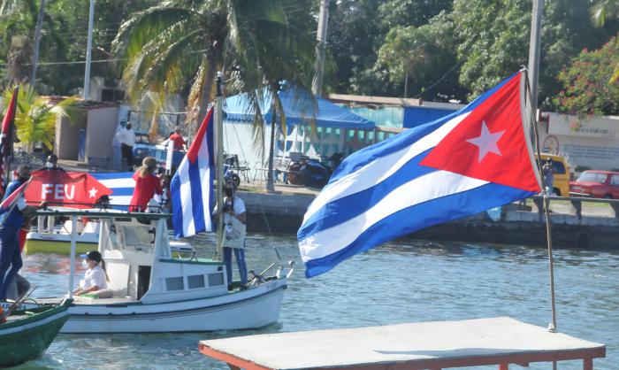 Contra el bloqueo en la bahia de Cienfuegos.