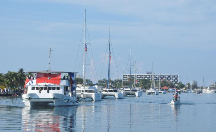 Una regata para exigir el cese del criminal bloqueo contra Cuba agitó la calma de la hermosa bahía de Cienfuegos. 
