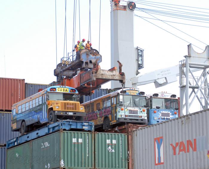 Donacion de omnibus para Cuba porla XXIII Caravana de  Pastores por la Paz  
Foto: Ismael Batista Ramirez 24/08/2012
Publicada: 25/08/2012
Soli1465