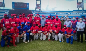 Miguel Díaz-Canel visitó este jueves el estadio Latinoamericano
