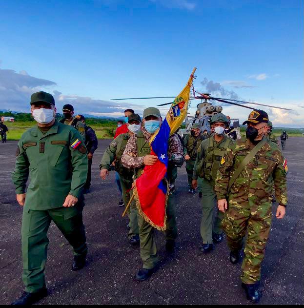 Los militares rescatados fueron recibidos por el ministro de Defensa, general Vladimir Padrino. FOTO: TWITTER DEL MINISTRO DE DEFENSA