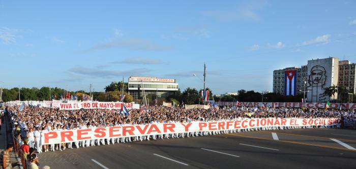 Desfile del Primero de Mayo en la Plaza de la Revolución presidido por el General de Ejército Raúl Castro Ruz, Presidente de los Consejos de Estado y de Ministros.