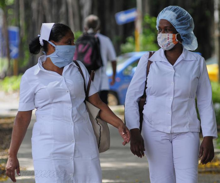 Enfermeras Población cubana revasando el COVID-19, Carlos III y G, Centro Habana