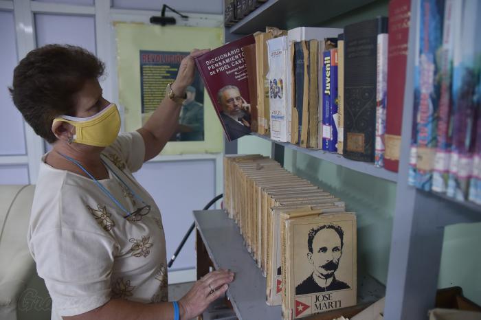 Hoy 7 de junio celebra su día el bibliotecario cubano, en honor a Antonio Bachiller y Morales.  foto: Ariel Cecilio Lemus 