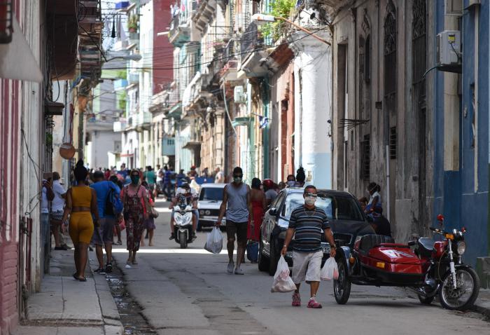 Desde el 8 de mayo los cinco consejos populares de Centro Habana entreron en un regimen de aislamiento social, estas imagenes son del 12 de mayo, gervasio y neptuno