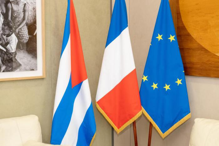 Banderas de Cuba, Francia y la Unión Europea, imagen tomada del sitio web del Gobierno francés