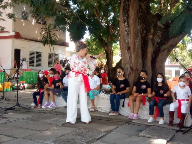 Ary Rodriguez presentó el disco Cantos de la abuelita Nana!