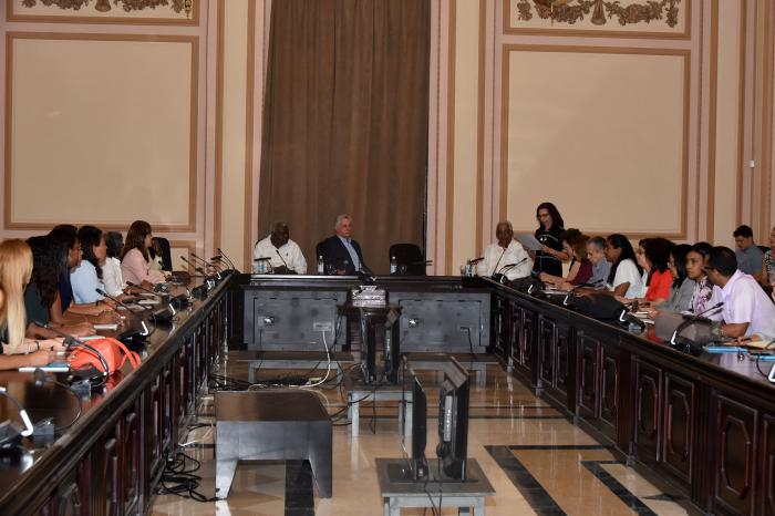 Miguel Díaz-Canel Bermúdez en la inauguración del curso intensivo sobre técnicas normativas, destinado a juristas y diputados que intervienen en el ejercicio legislativo que acomete el país tras la aprobación de la nueva Carta Magna