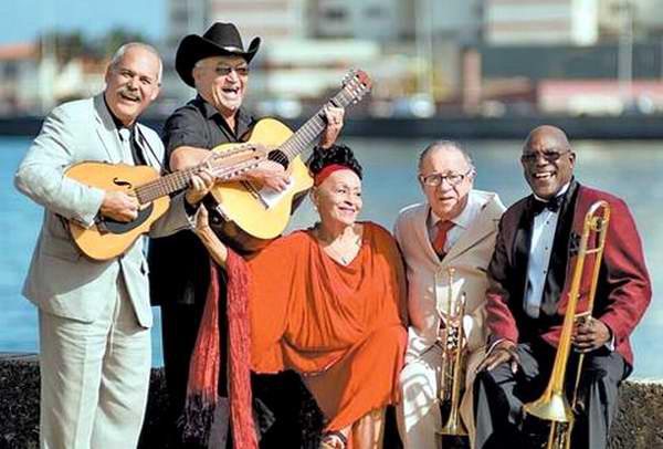 El sello discográfico británico World Circuit anunció este miércoles la reedición del álbum debut de la agrupación cubana Buena Vista Social Club a propósito del aniversario 25 de su publicación.

