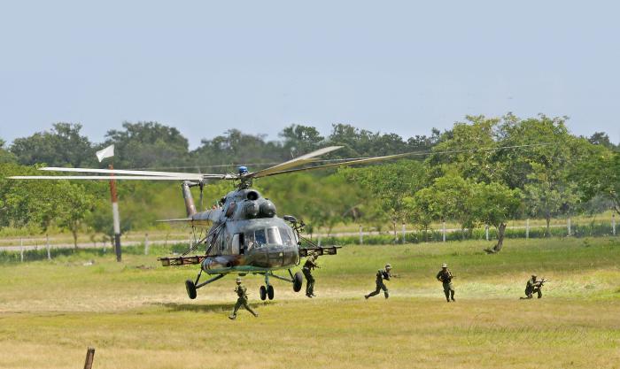 Homanaje de las Far a combatientes de la Guerrilla del Che en el Congo en su 50 Aniversario en una Unidad de las FAR