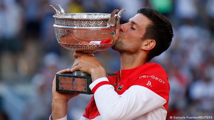 El tenista serbio Novak Djokovic alzó su segundo trofeo de Roland Garros, su 19 título de Grand Slam.