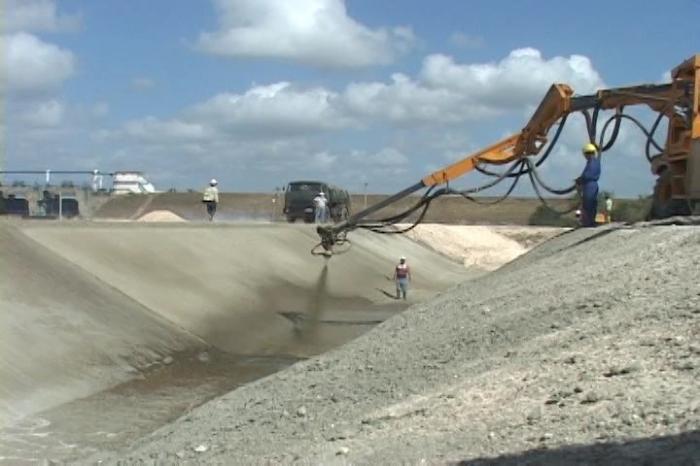 Junto con la rehabilitación de la presa La Felicidad, ha venido progresando también la construcción del canal de igual nombre. Foto: Recursos Hidráulicos.