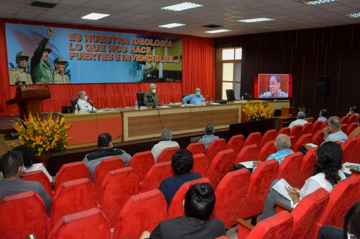 En las reuniones se valoran las ideas y experiencias de cada territorio sobre la instrumentación de los conceptos y directrices emanados del 8vo. Congreso del Partido. 
