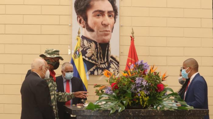 Ricardo Cabrisas, rindió homenaje, en Caracas, al líder de la Revolución bolivariana Hugo Chávez