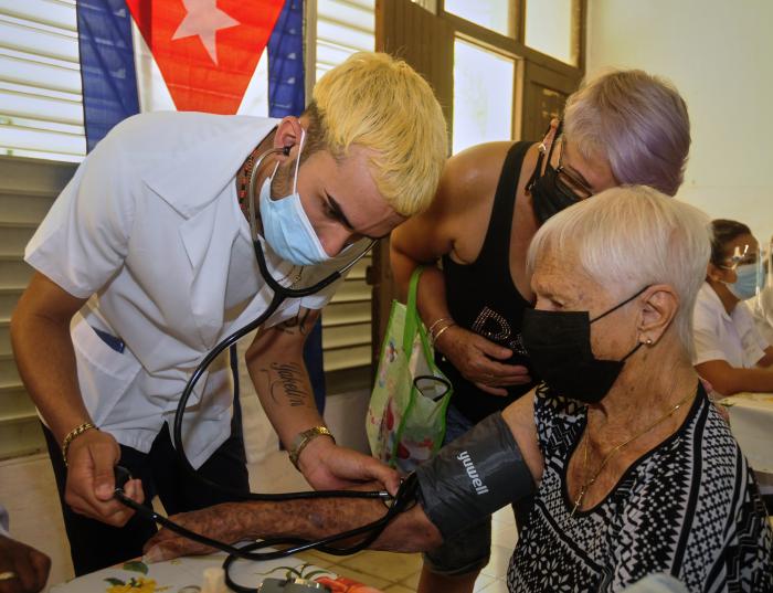 La eficacia de dos dosis de Soberana 02 también se debe a los jóvenes que participaron desde su concepción hasta el ensayo.