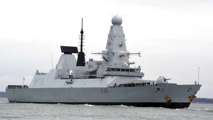 El destructor británico “HMS Defender”