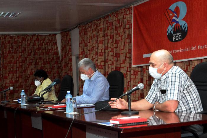 El Primer Secretario del Comité Central del Partido preside una reunión de trabajo con los principales cuadros políticos del territorio. San José, Mayabeque