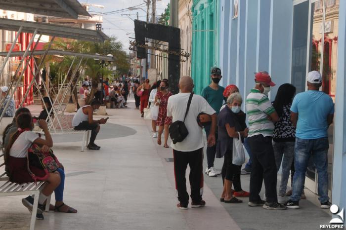 Presidente de Cuba llama a mantener las medidas de prevención contra la COVID-19
