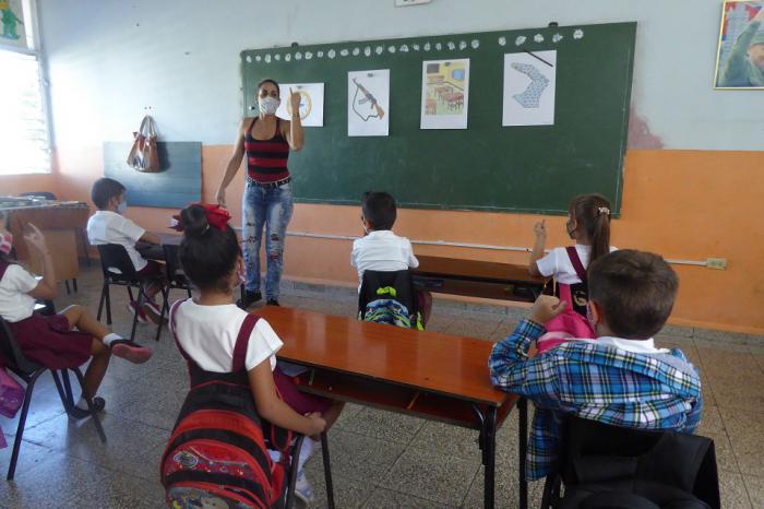 Si las condiciones epidemiológicas lo permiten, se retoman las actividades docentes presenciales 
en septiembre venidero para concluir el curso 2020-2021. 