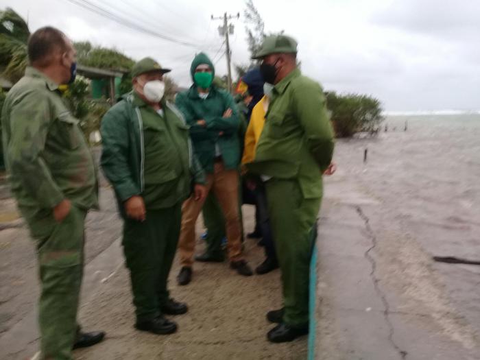 CONSEJO DE DEFENSA DE GRANMA RECORRE CABO CRUZ PARA EVALUAR EFECTOS DE ELSA