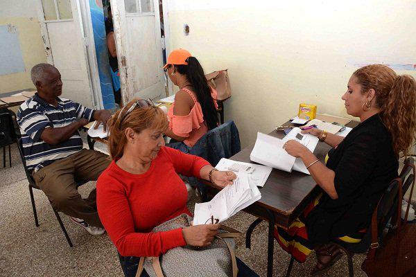 Se puntualizan y precisan en los territorios el funcionamiento de las Oficinas de Trámites, cumpliendo las medidas de enfrentamiento a la COVID-19. Foto: Twitter del Ministerio de Finanzas y Precios de Cuba.