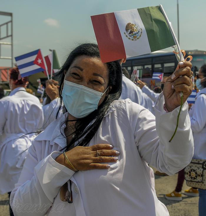 Médicos y enfermeras cubanos viajaron para atender hospitales mexicanos durante
el periodo más grave de la pandemia. FOTO: JOSE M. CORREA
