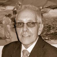 El arquitecto José Ramón Linares Ferrera (Pepe Linares), espejuelos, traje.