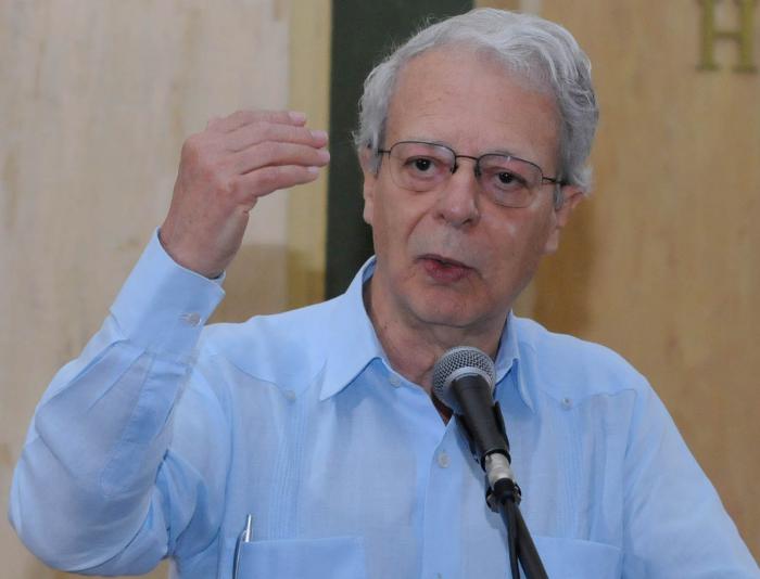 Palabras de Frei Betto, teólogo brasileño en el Diálogo entre Ciencia y Teología sobre la urgencia de la justicia climática, la justicia de género y la lucha contra los fundamentalismos, en nuestra ruta hacia una época sustentable con la presencia de Elba rosa Pérez, Ministra de Ciencias, Tecnología y Medio Ambiente, Frei Betto, teólogo brasileño; James E. Winkler, secretario general de la Alianza Conjunta de las Iglesias de Cristo de EE.UU y Antonio Santana Hernández, presidente ejecutivo del Consejo de Iglesias de Cuba, entre otros, desarrollado en el Hotel Nacional, Vedado, Plaza.