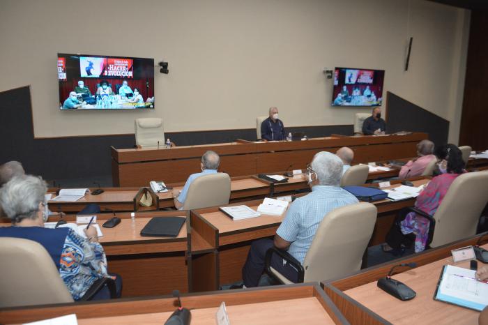 Cuba lucha a brazo partido contra la epidemia que ha reconfigurado la existencia de la civilización. Lo hace a tiempo completo