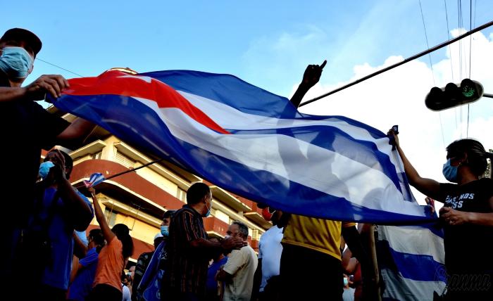 El pueblo en la calle en un acto respaldo a la revolución