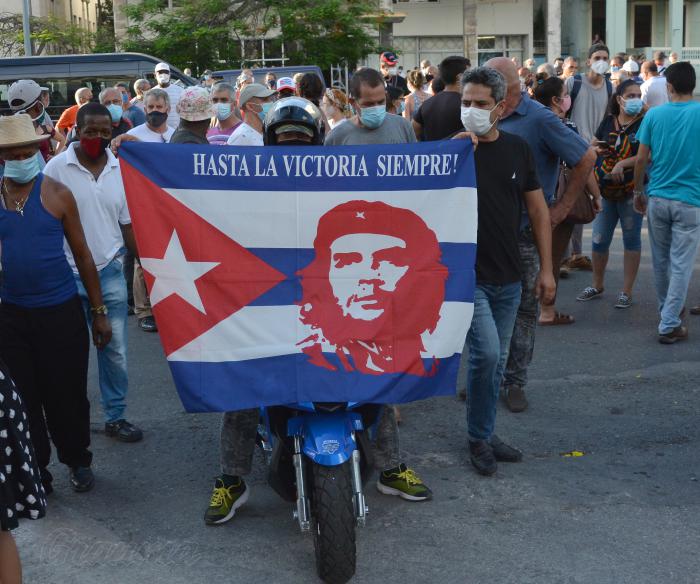 El pueblo en la calle en un acto respaldo a la revolución