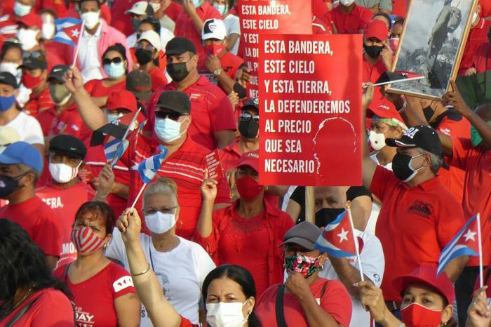 Acto de apoyo a la Revolución en Granma