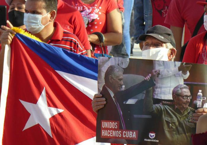 Acto de apoyo a la Revolución en Granma