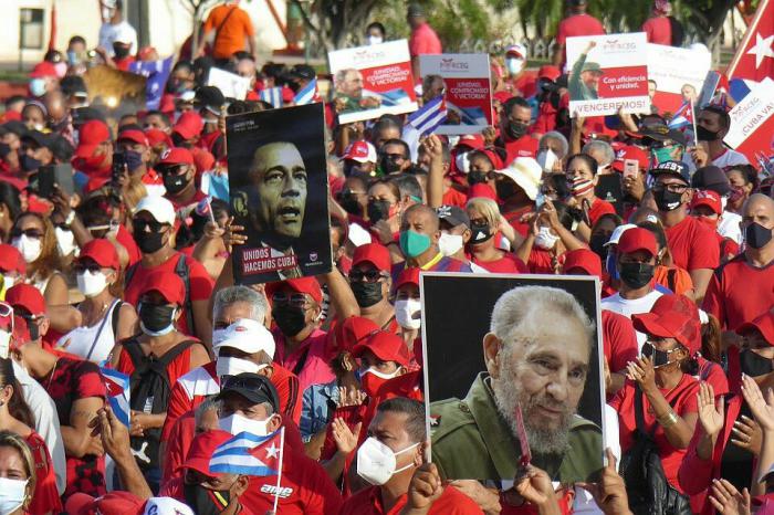 Acto de apoyo a la Revolución en Granma