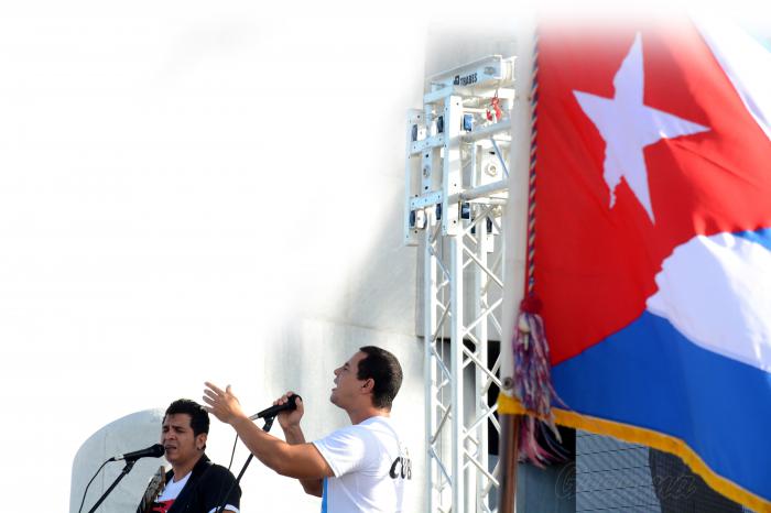 Festival Abanderan Delegación  Mundial de la Juventud y los estudiantes Sochi 2017 Jose Ramon Machado Ventura segundo secretario del PCC y Sucely Morfa secretaria de la ujc nacional. Duo Buena Fè