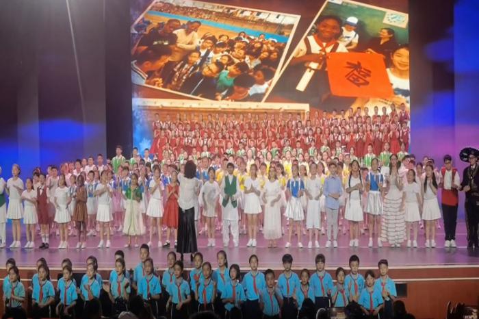 Niños cubanos participan en gala oficial de los Juegos Olímpicos de Invierno Beijing 2022.