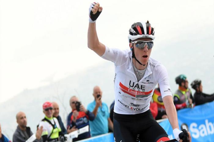 Tadej Pogacar (UAE-Team Emirates) ganó su segundo Tour de Francia consecutivo con solo 22 años