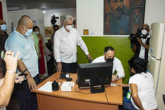 vacunatorio en Romerillo Kcho