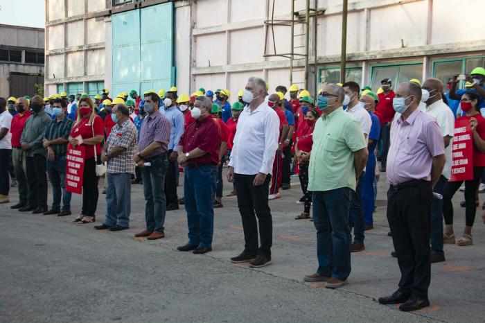 Recorrido de Miguel Díaz-Canel por la Empresa de Servicios Eléctricos