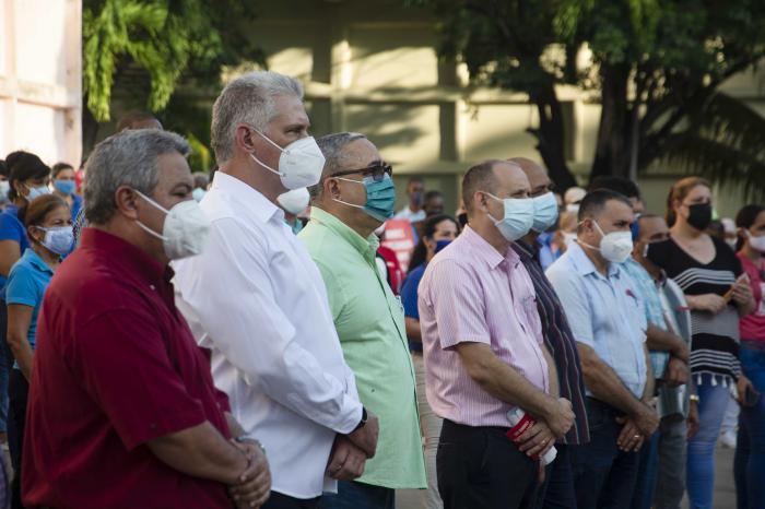 Recorrido de Miguel Díaz-Canel por la Empresa de Servicios Eléctricos
