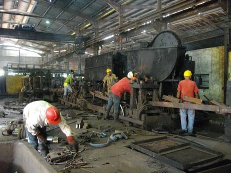 Empresa de Aceros inoxidables de Las Tunas (ACINOX)-Talleres de Base de Laminación-Las labores de mantenimiento son indispensables para que no se detenga la producción.