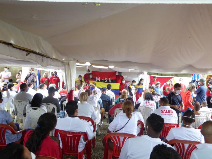 Las banderas del 26 de julio y la de Venezuela irrumpieron juntas en la celebración