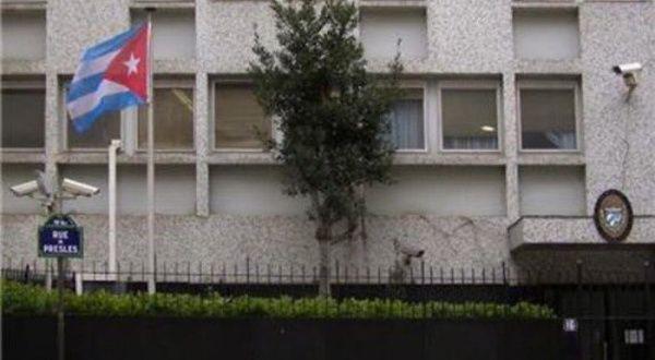 La sede diplomática de Cuba en París fue atacada la madrugada de este martes con cocteles molotov. 