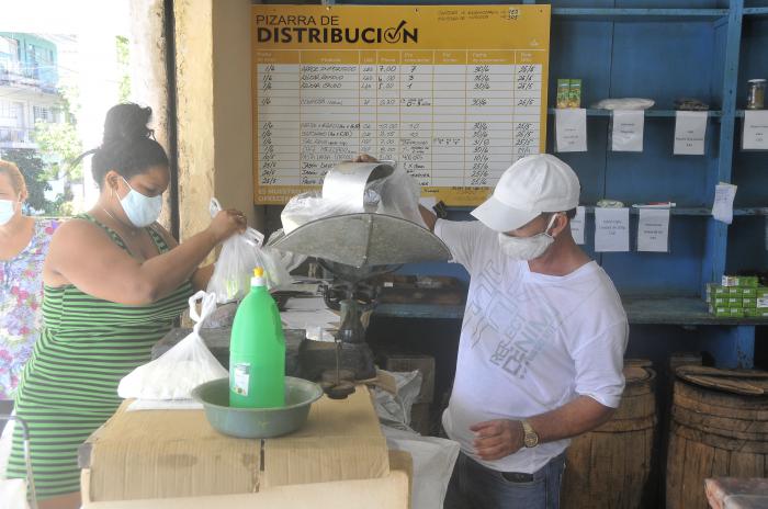 Proteccion contra el coronavirus, covid-19, comercio bodega de la calle General Suarez.